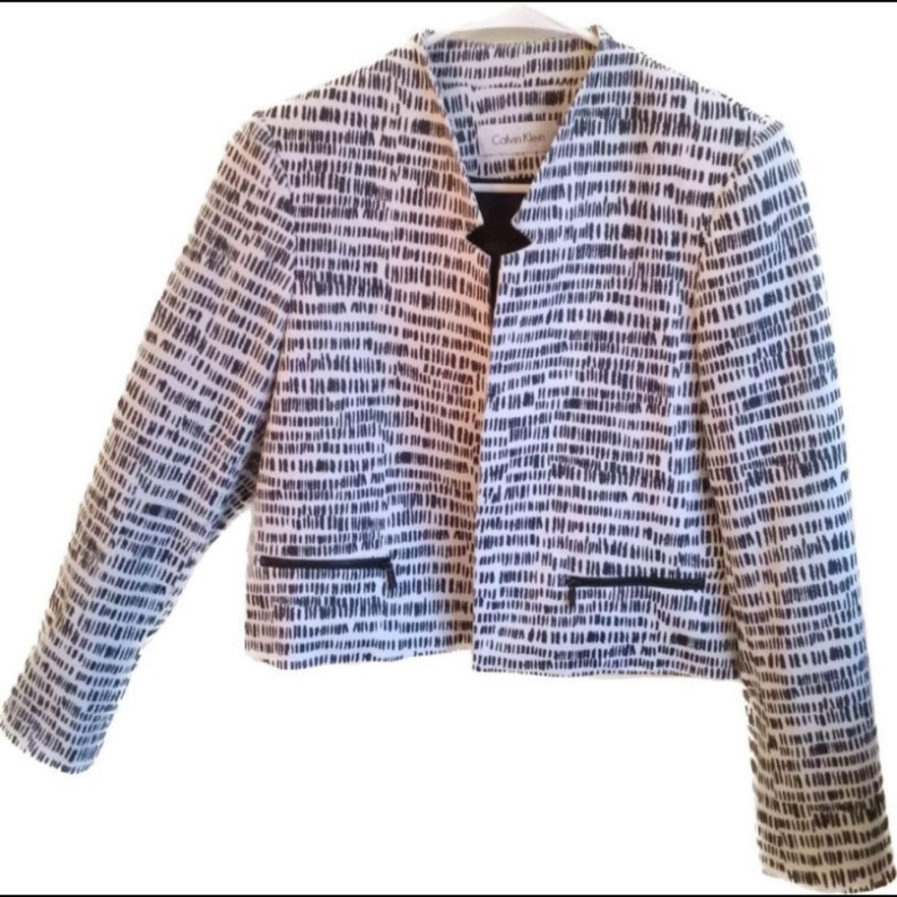 Calvin Klein Women's Blazer. Like new, size 8.